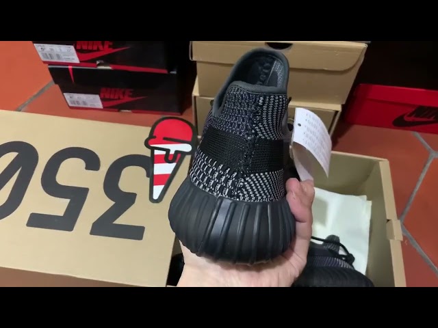 Yeezy 350 v2 OREO BLACK
