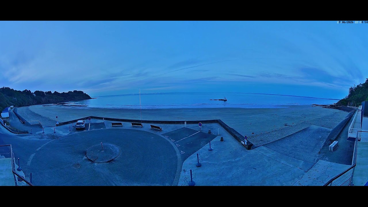 Live webcam view of Godelins Beach & Bay View