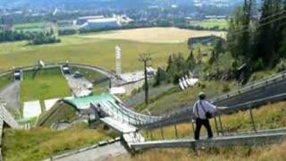preview picture of video 'Saut à ski l'été (Lillehammer Norvège)'