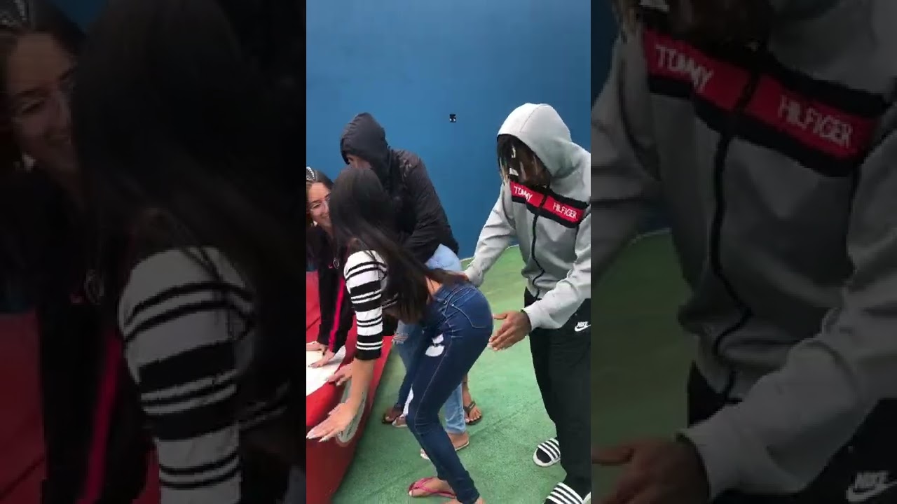 minha amiga me pediu pra bater na bunda dela #shorts