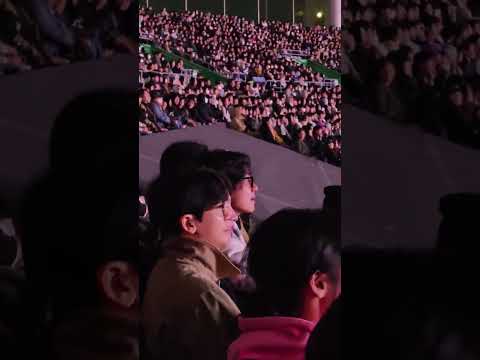 Taehyung's reaction to Hyoshin singing \Winter Ahead\ at his live concert 😭