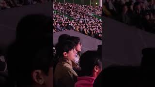 Download lagu Taehyung's reaction to Hyoshin singing 'Winter Ahead' at his live concert 😭 mp3