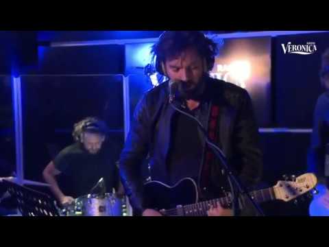 BöKKERS - HET IS NOG LANG GEEN MOANDAG (live bij Giel)