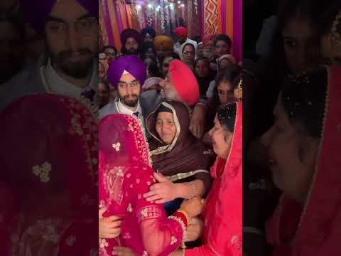 😭🥺ਗੁੱਡੀਆਂ ਪਟੋਲੇ ਰਹਿ ਗਏ ਘਰ ਬਾਬਲ🥰😍 Punjabi wedding 🥰😍 couple goals 🥰❣️#shorts #viralshorts #ytshorts