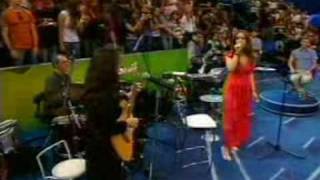 Roberta Sá canta a "vizinha do lado" no Altas Horas