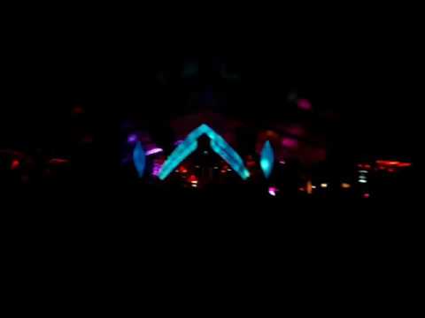 Neverdogs @ BPM Festival 2017 play Zlatnichi - 'London Underground'