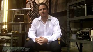 Stephen Amell - Green Arrow TV 1re partie (06.10.2013)