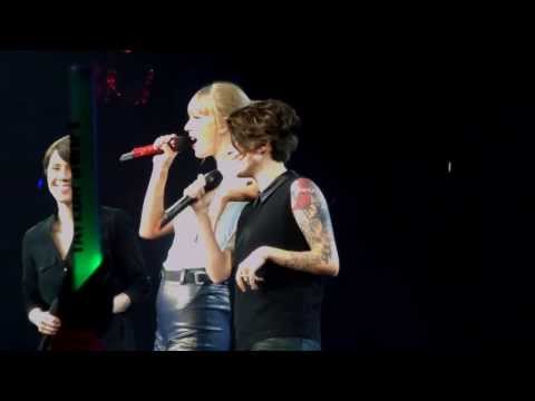 HD:: Closer by Tegan and Sara feat Taylor Swift :: LA 8/20/13
