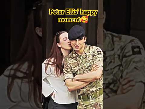 girlfriend visits the king's guard ❤ #horseguardsparade #peterellis #buckinghampalace #kingsguard