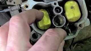 86 Dodge Ramcharger start and run and dealing with a bad carburetor and working in the rain