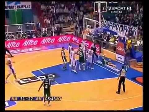 Andrea Pecile canestro e fallo