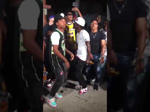 @MCAlbertico @elfloow23 sin para ni na DETRAS DE CAMARA ​