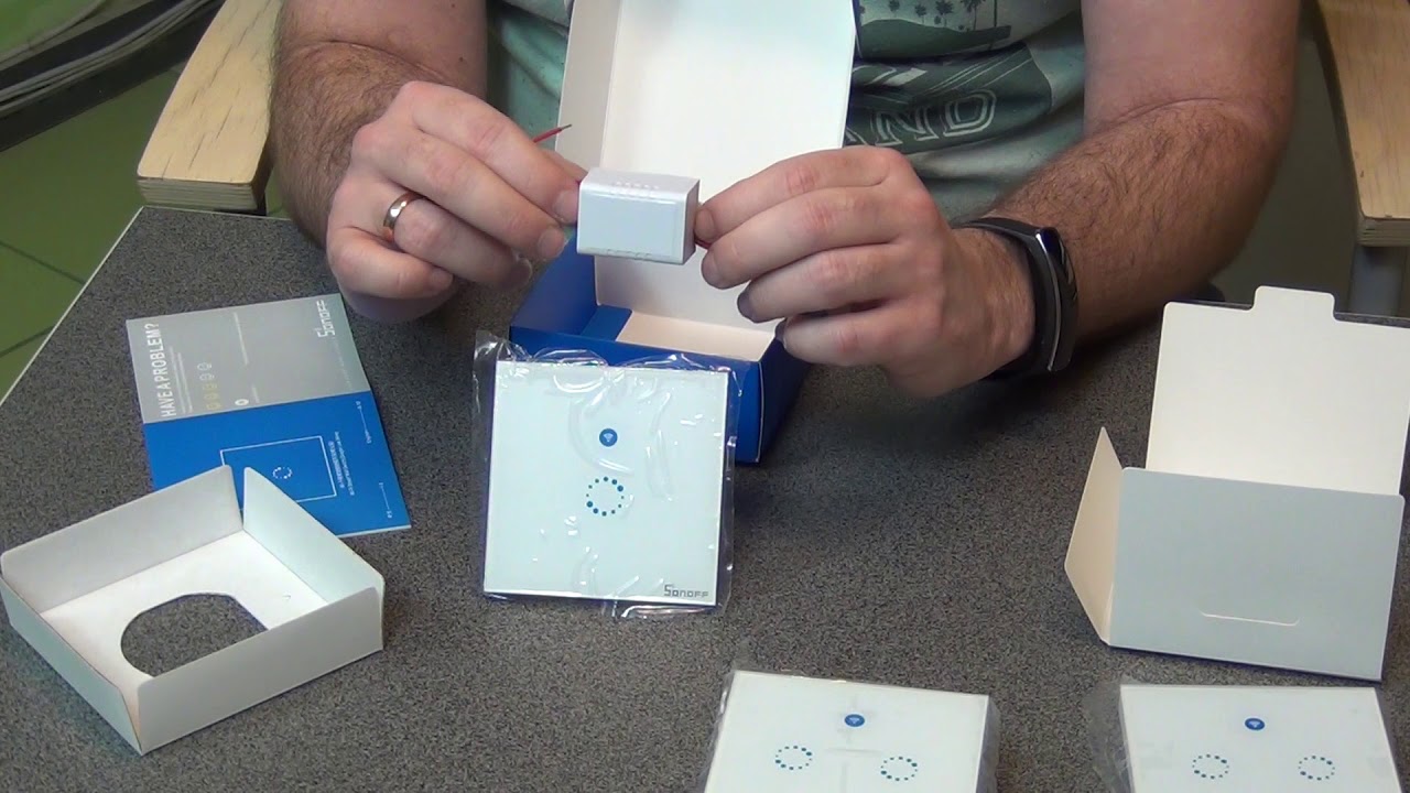 #389 - Sonoff T4EU1C - czyli inteligentny włącznik niewymagający żyły neutralnej.