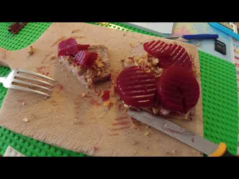 MongoTV_10834 - Min Frokost - RUGBRØD Med LEVERPOSTEJ Med RISTET LØG og RØDBEDER