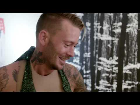 Tilde Fröling upptäcker ett sugmärke på Jockes hals | Jocke och Jonna möter