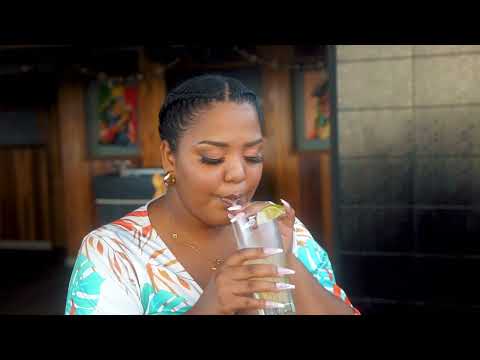 Maegan Ezi - Simple People ( Live Performance)