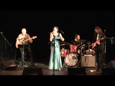 ♥ Marie Rottrová (+Flamingo) ~ Dívka, která spí jen tak ~ Havířov ~ 24.9.2010 ~ HD ♫