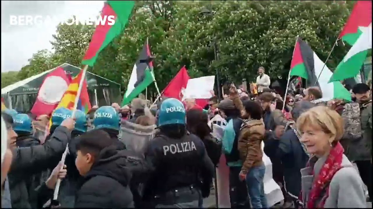 Bergamo, momenti di tensione al corteo per il 25 Aprile