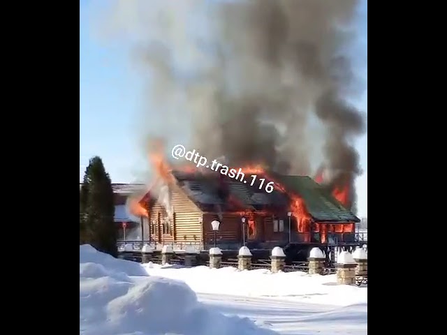 Пожар на базе отдыха "Нептун" Карабашского водохранилища