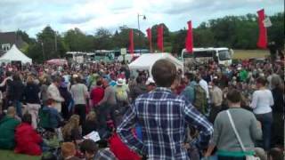 Billy Bragg sings &#39;it says here&#39;