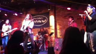 &#39;Shake That Ass&#39; @ The Bitter End - Aaron LaVigne