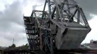 preview picture of video 'New Orleans Railroad Drawbridge Opening'