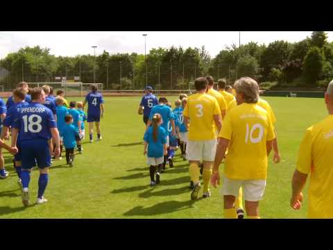 Gelb Weiss Hamborn vs. Trainer Promi Elf 2012(1)