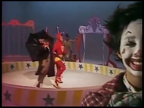 download lagu mp3 mp4 Chapulin Colorado Payasos, download lagu Chapulin Colorado Payasos gratis, unduh video klip Chapulin Colorado Payasos