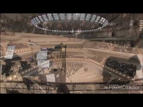 Kristen Stewart inside the Chanel Paris-Hamburg 17/18 Show