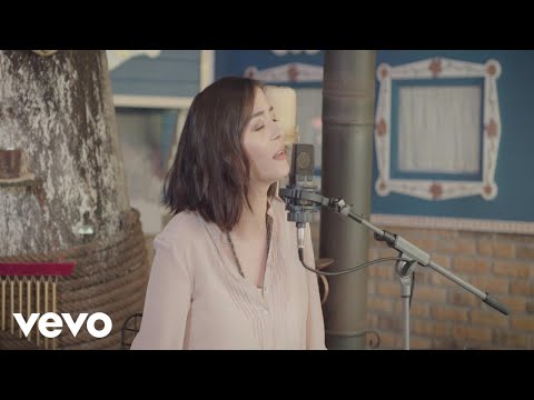 Ezgi Eyuboglu - Falgoz Deresi (Akustik)