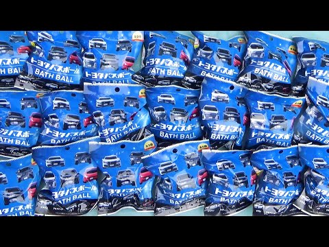 Uma figura de carro sai da bomba de banho "Toyota Bath Ball"!