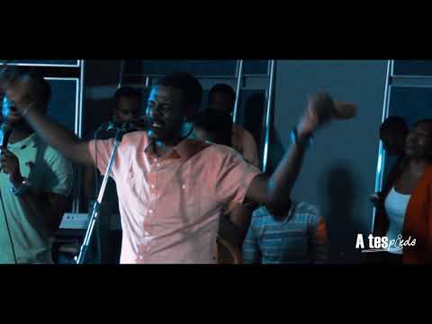 Moise Mangomba -Medley ABBA(Abba Papa, Liziba) avec Michael Manya dans À TES PIEDS