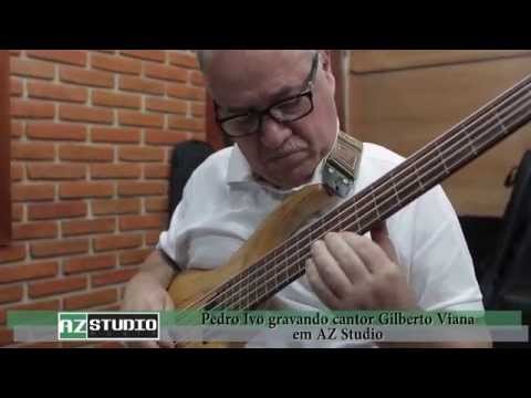 Pedro Ivo Gravando cantor Gilberto Viana.