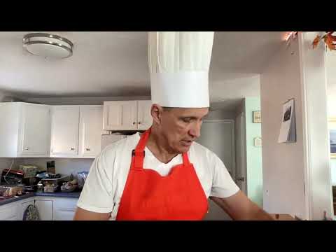 The Svedish Chef makes Pümpkin Pîe for de høliday meal. Vit apolgies to de Muppets.