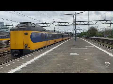 Treinen op het Station Den Haag Centraal 2024