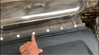 Mercedes R107: Odnowa wnęki koła zapasowego – zardzewiałe śruby?
