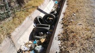 Un canal de Pocito se desbordó por la mugre e inundó calles y casas