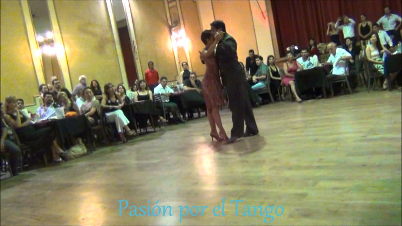LUCIANA ARREGUI y ANDRES LAZA MORENO Bailando el Tango COLOR CIELO