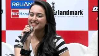 Sonakshi Sinha & Malaika Arora Khan at DVD launch of Salman Khan’s Dabangg