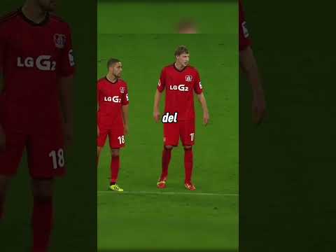 Questo è il goal più bizzarro della stria del calcio ⚽️ #football #shorts