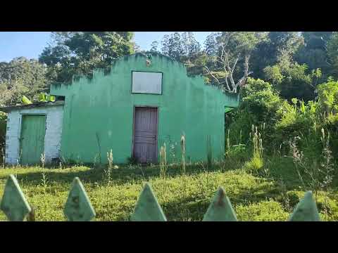 IGREJINHA DEUS É AMOR NO INTERIOR DE RESERVA-PR 