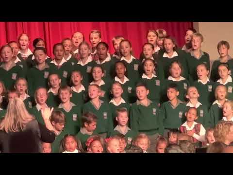 Laerskool Stellenvosch Senior en Junior koor sing ‘Ek ky op,op, op’