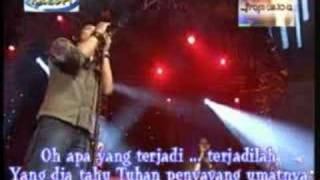 Download lagu Peterpan - Kupu-kupu Malam [Live] mp3