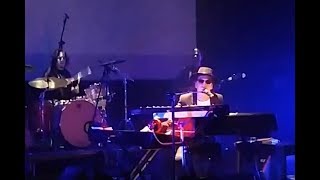 La Máquina de ser feliz (en vivo, 2017) - Charly García