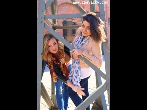 Lucie Šimůnková & Kateřina Kotlárová - The Boy Does Nothing (cover)