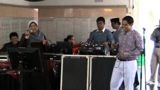 Download lagu Ahmad Jais Singapura berduet bersama Ibunya - Budi Setahun Segunung Intan mp3