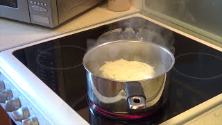 A secret Michelin way of cooking scrambled eggs in boiling water "Must Watch" . The Crazy Chef