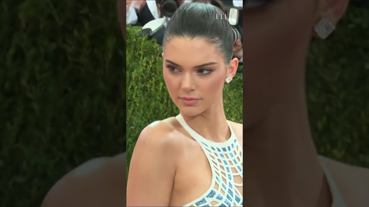 Met Gala 2016: Kendall Jenner on Versace Credit: Getty Images