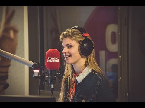 Emma Bale moest nieuwe gitaar kopen van Milow