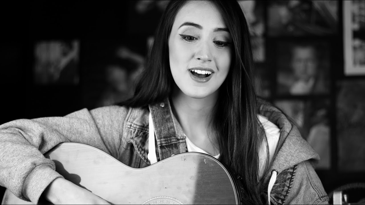 Mariana Nolasco "Ninguém Explica Deus" Preto no Branco (Cover)